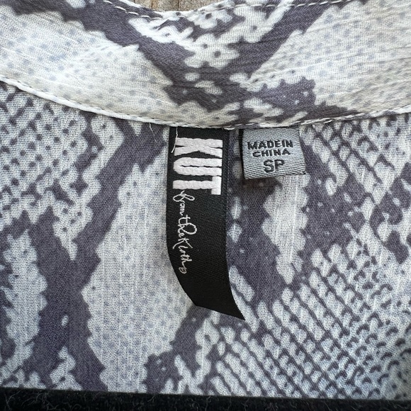 KUT FROM THE KLOTH Snakeskin Print Blouse size Small petite - Picture 6 of 9